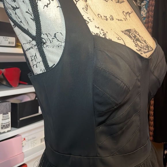 Gorgeous Gown by Aidan Mattox Black Size 10 but fits more like an 8 - Picture 4 of 8